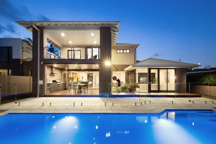 86 Rio Vista Boulevard, Broadbeach Waters QLD 4218