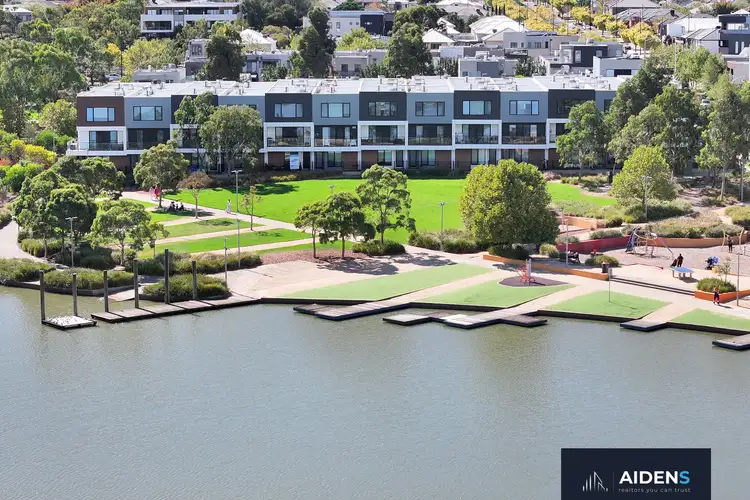16/16 Garretty Road, Caroline Springs VIC 3023