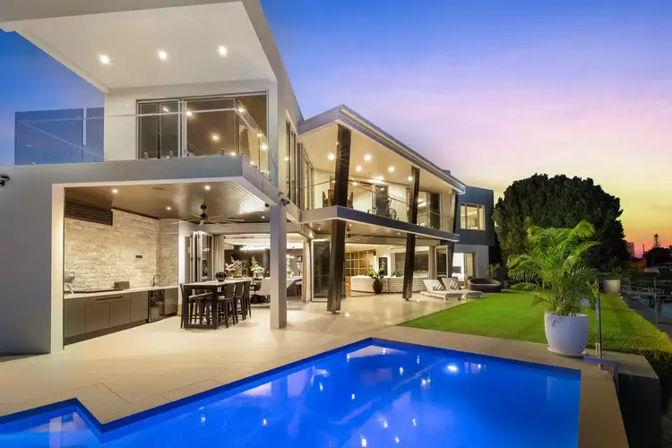 13 Crest View Key, Broadbeach Waters QLD 4218