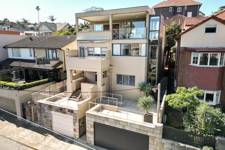8 Upper Gilbert Street, Manly NSW 2095