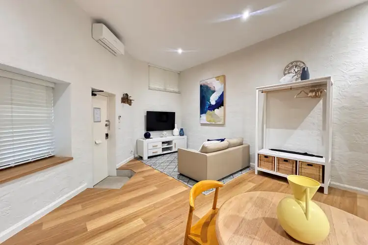 1A/87-89 Darling Street