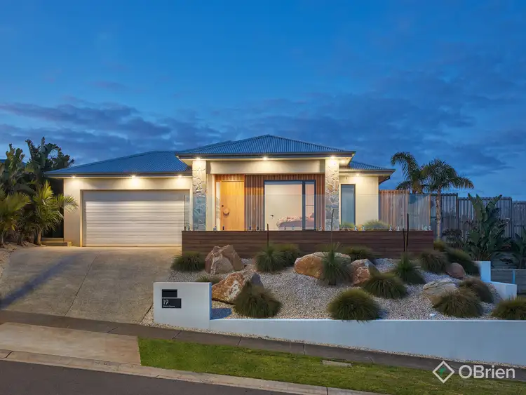 19 Sloane Square, Drouin VIC 3818