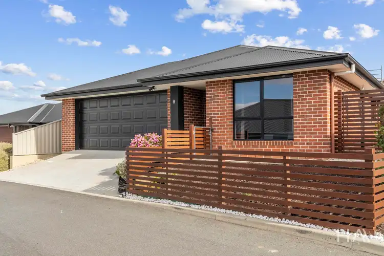 8/9 Eden Hills Drive