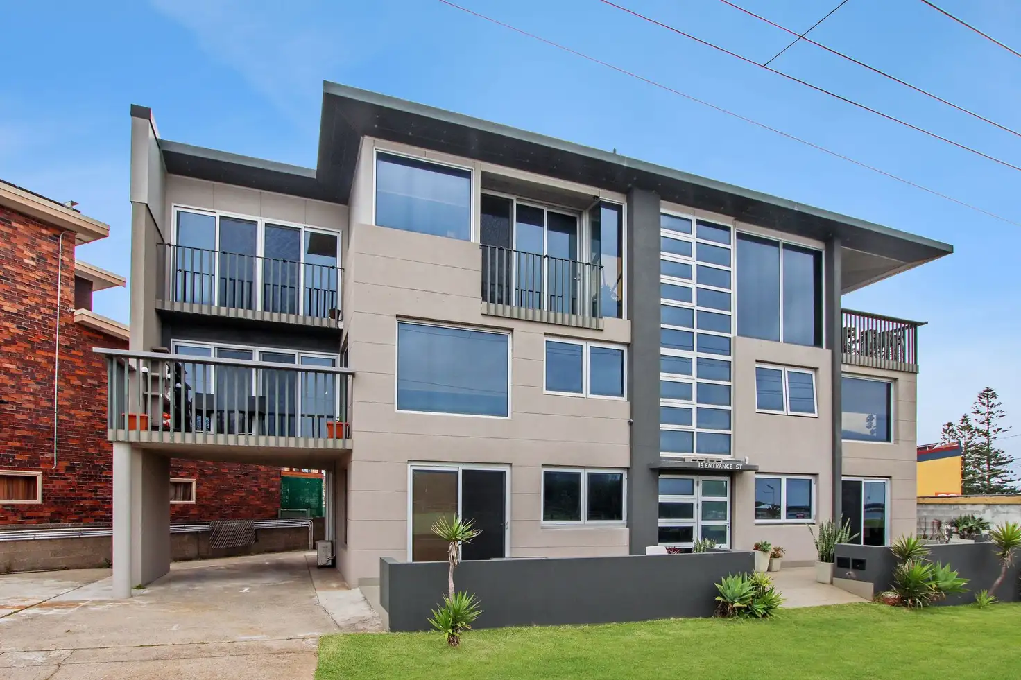 Main view of Homely unit listing, 1/13 Entrance Street, Lake Illawarra NSW 2528