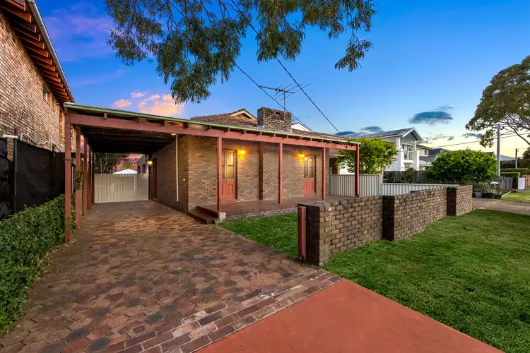 18 Chelmsford Avenue