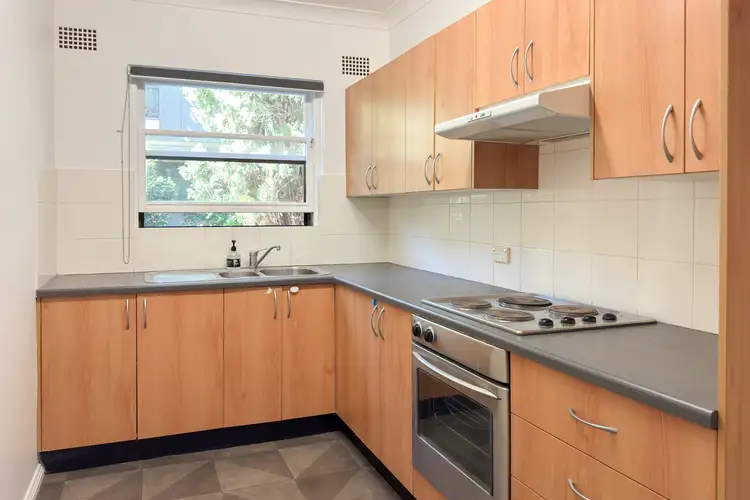 1/126 Burns Bay Road