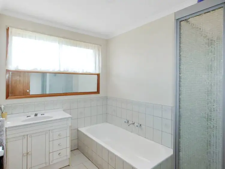 Sixth view of Homely unit listing, 2/19 Odea Crescent, Kangaroo Flat VIC 3555