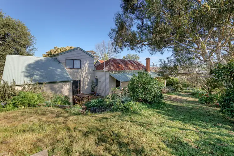 18 Kiewa East Road, Tangambalanga VIC 3691