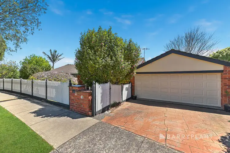 8 Glover Court, Berwick VIC 3806