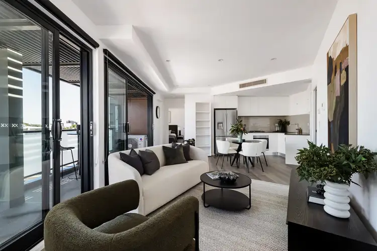 8/4 Livingstone Road