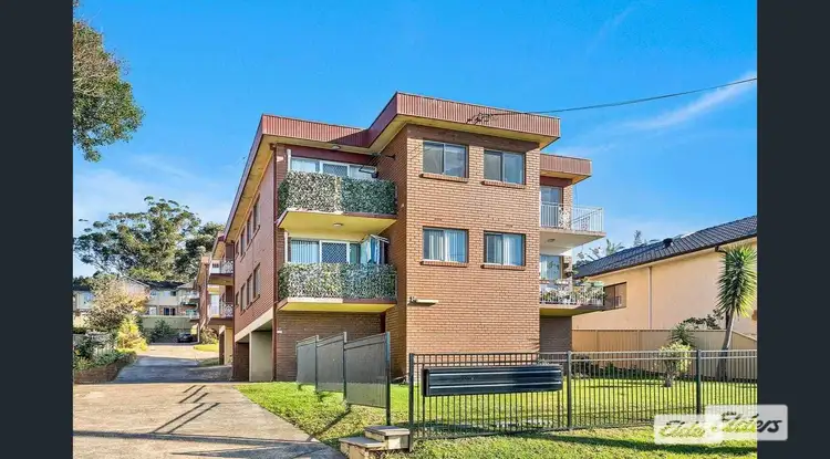 3/8 Myrtle Street, Coniston NSW 2500