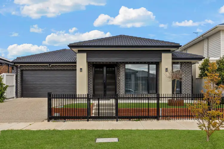 8 Lusitano Street, Taylors Lakes VIC 3038