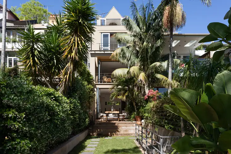 160 Sutherland Street