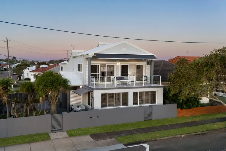 2 Brooks Parade, Belmont NSW 2280