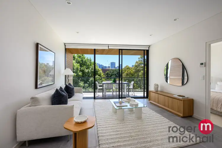 702/2F Wentworth Park Road