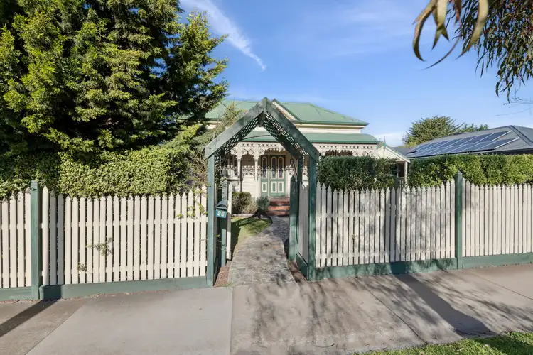 83 Carpenter Street, Quarry Hill VIC 3550