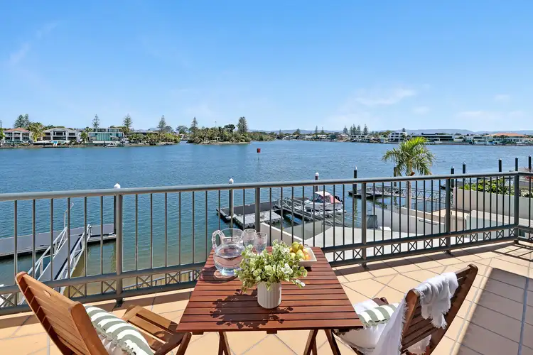 2/2 Peninsular Drive