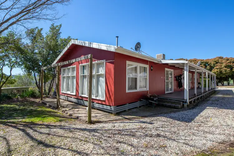 380 Omeo Highway, Tallangatta VIC 3700