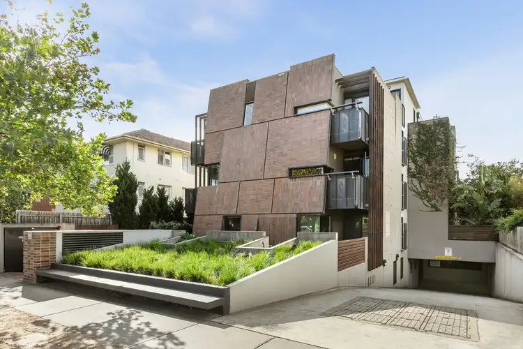 208/233 Dandenong Road