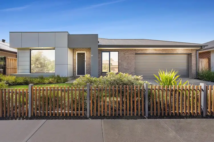 13 Grovedon Circuit, Donnybrook VIC 3064