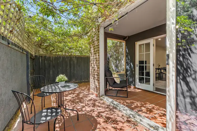 6/221 Dandenong Road