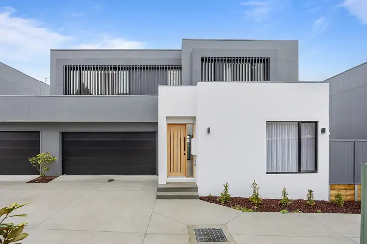 2/1002 Armstrong Street North