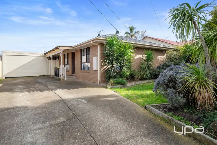 19 Manson Drive, Melton South VIC 3338