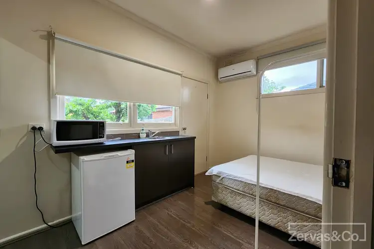 1/4 Stewart Road, Oakleigh East VIC 3166