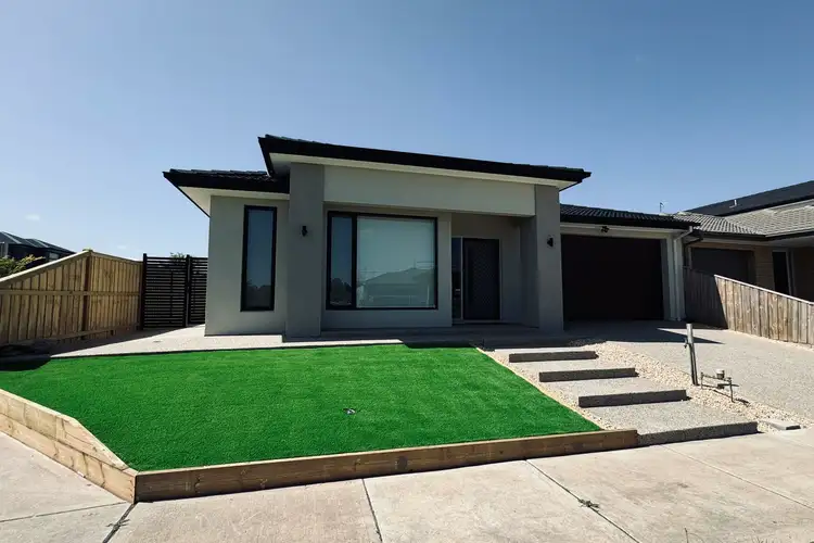 11 Lipizzan Crescent, Taylors Lakes VIC 3038