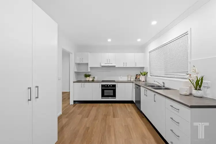 Fourth view of Homely house listing, 2 Dirkala Street, Mansfield QLD 4122