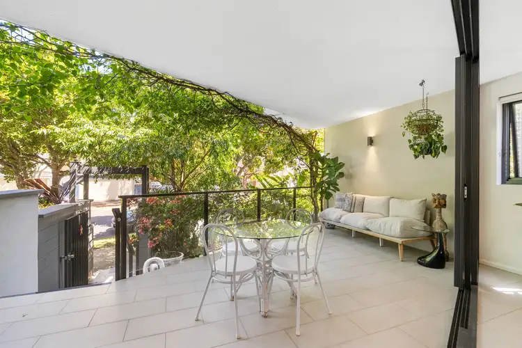 8/66 Allen Street, Hamilton QLD 4007