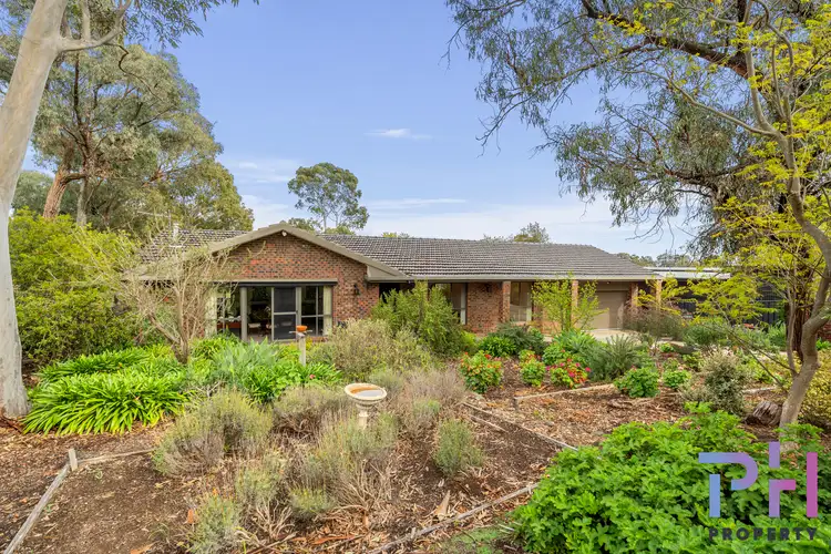 24 Button Street, Strathdale VIC 3550