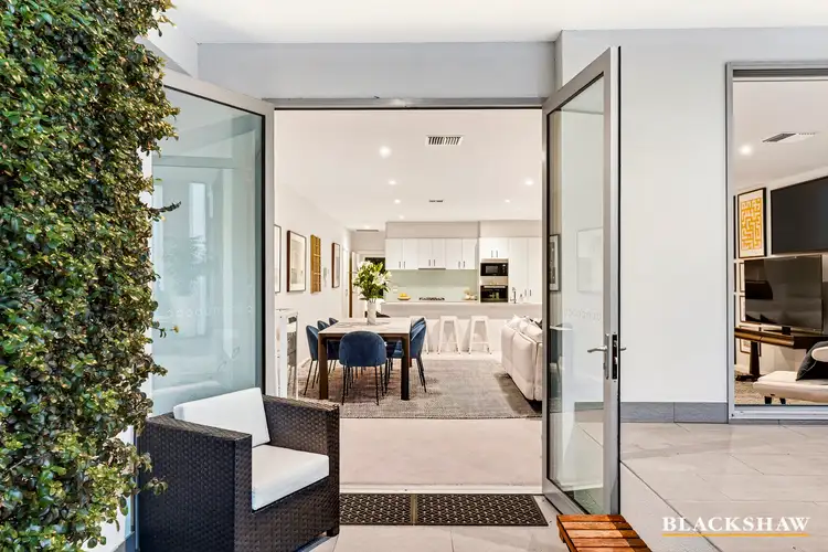 1/28 Canberra Avenue