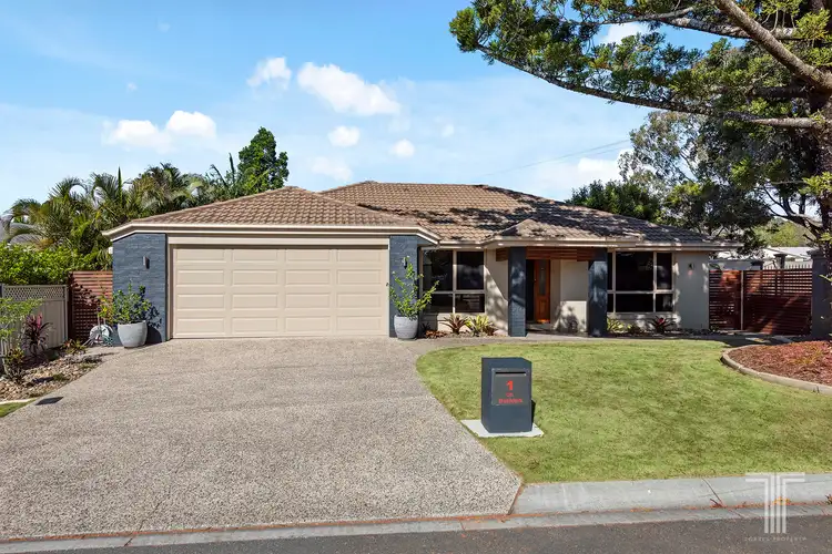 1 Bushlark Way, Carindale QLD 4152