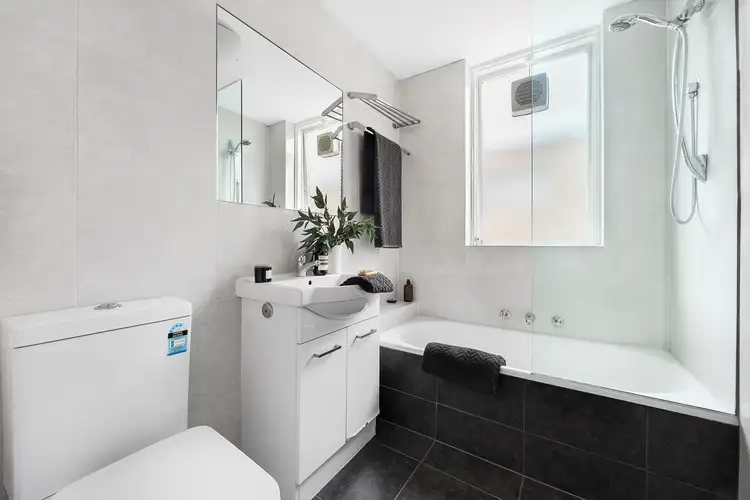 Sixth view of Homely apartment listing, 4/305 Riversdale Road, Hawthorn East VIC 3123