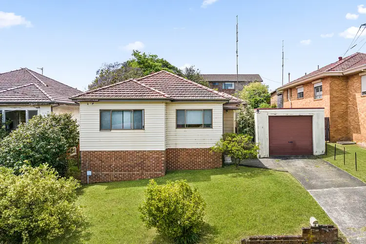 4 Gundarun Street, West Wollongong NSW 2500