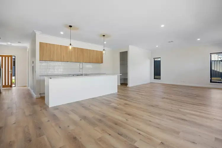 7 Glencoe Street, Kennington VIC 3550
