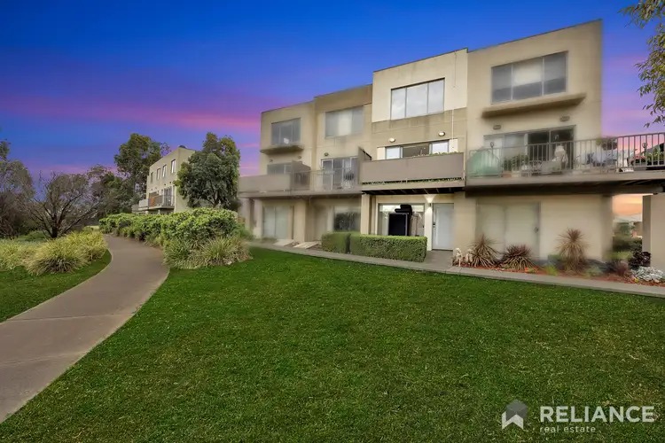 25/1 Clearwater Rise Parade, Truganina VIC 3029