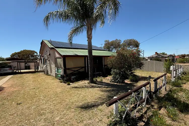30 McLennan Street, Quairading WA 6383