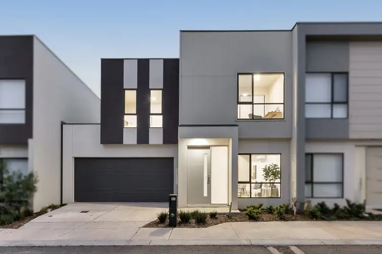 21 Steadfield Circuit, Melton South VIC 3338