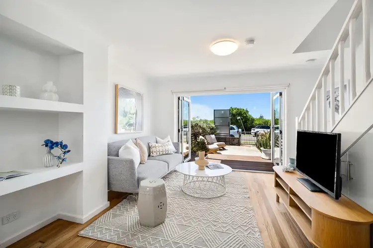 4/294-296 Prince Charles Parade