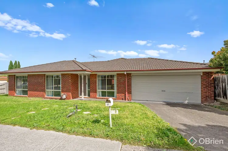 37 Cornwell Crescent, Cranbourne East VIC 3977