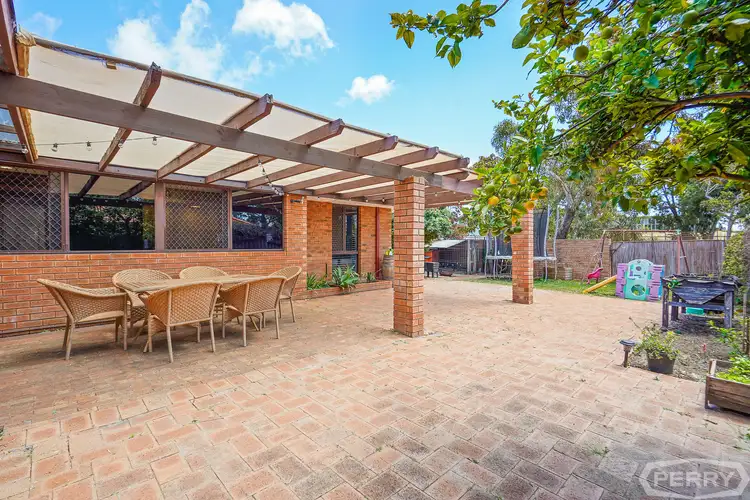 15 Oakdale Close, Halls Head WA 6210