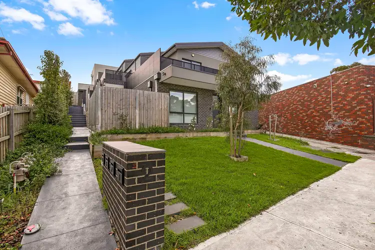 1/2 Keats Avenue, Kingsbury VIC 3083