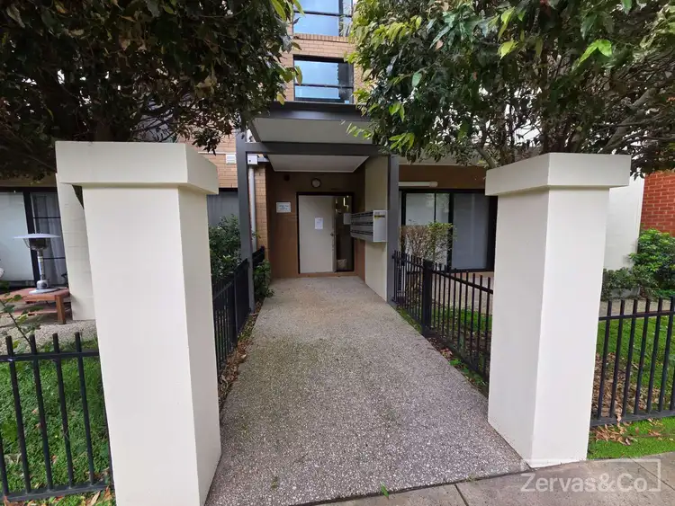 16/2 Monash Green Drive, Clayton VIC 3168