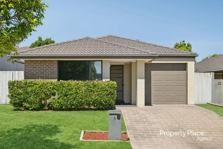 9 Sovereign Circuit, Glenfield NSW 2167