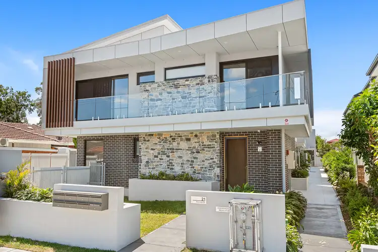 3/21 Robinson Street