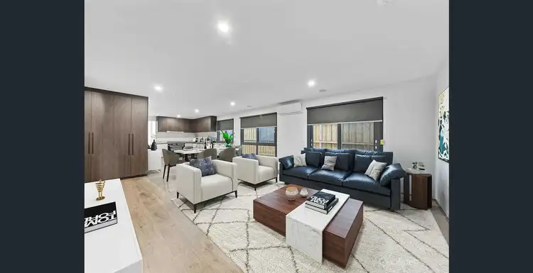 32 Freiberger Grove, Clyde North VIC 3978