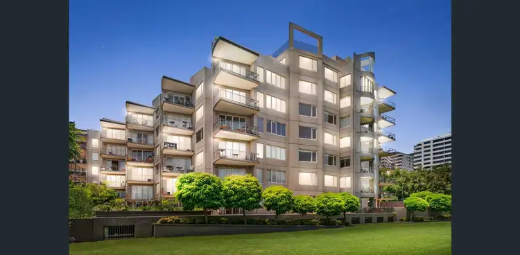 208/23 Queens Road, Melbourne VIC 3004