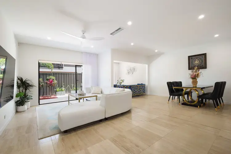 3/3 Enid Avenue, Southport QLD 4215